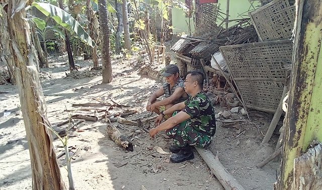 Pererat Silaturohim Babinsa Bayat Datangi Petani