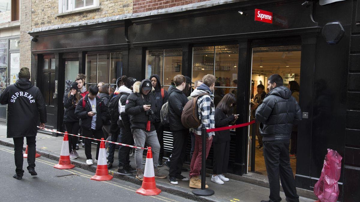 STREETWEAR TRENDS HOW IT SHAPED PEOPLE'S CONFIDENCE