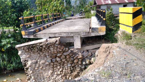 Jembatan Kampung Padang Bar