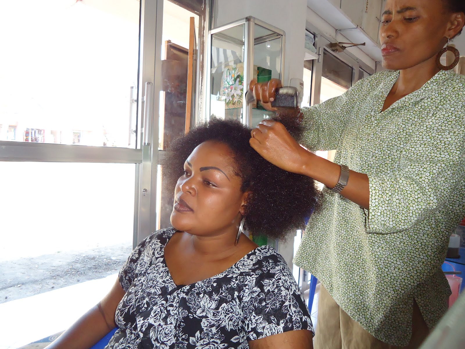 EXCLUSIVE ENTERVEW Bahati Bukuku na Maisha ya Mafanikio. « Uncle Jimmy