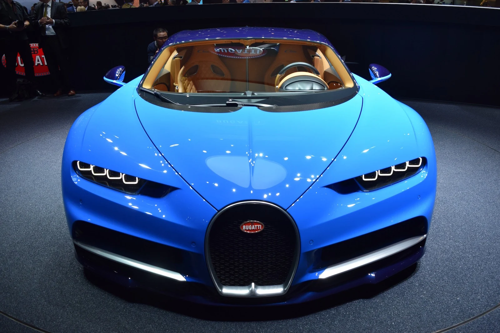 So sánh siêu xe Bugatti Chiron và Koenigsegg Regera