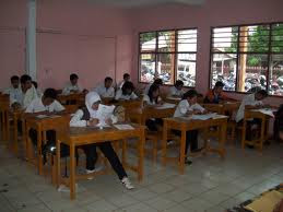 siswa saat ujian nasional