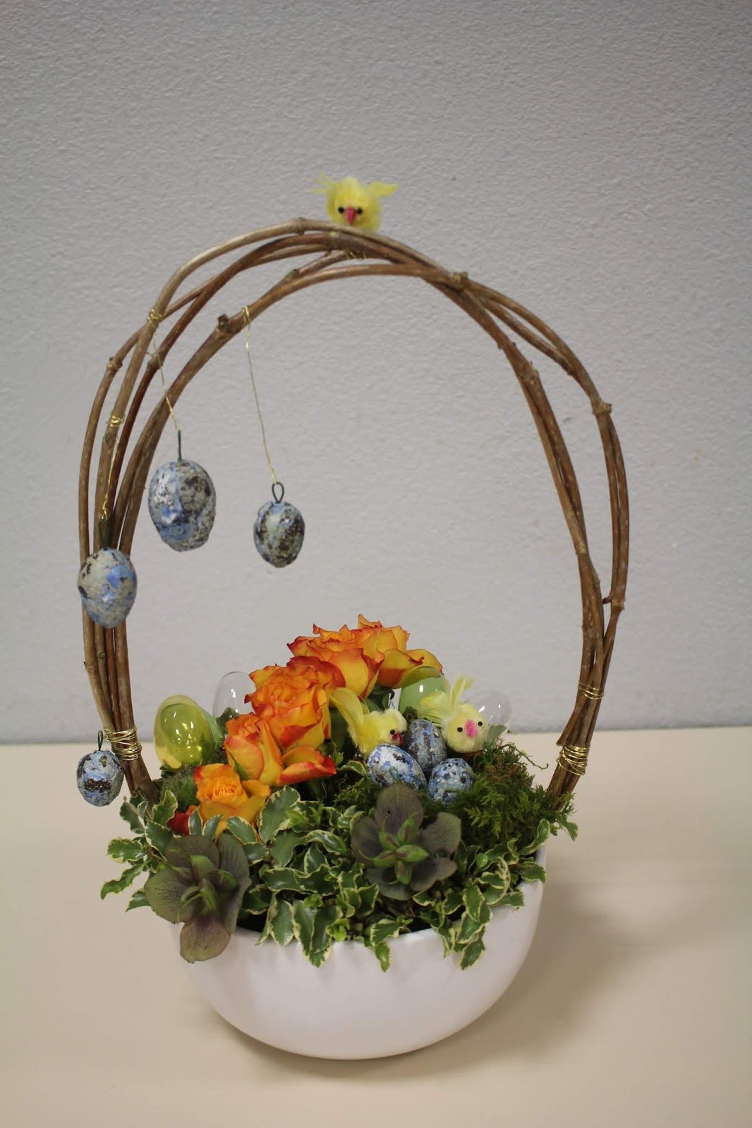 Un nid décoré, composition florale pour Pâques