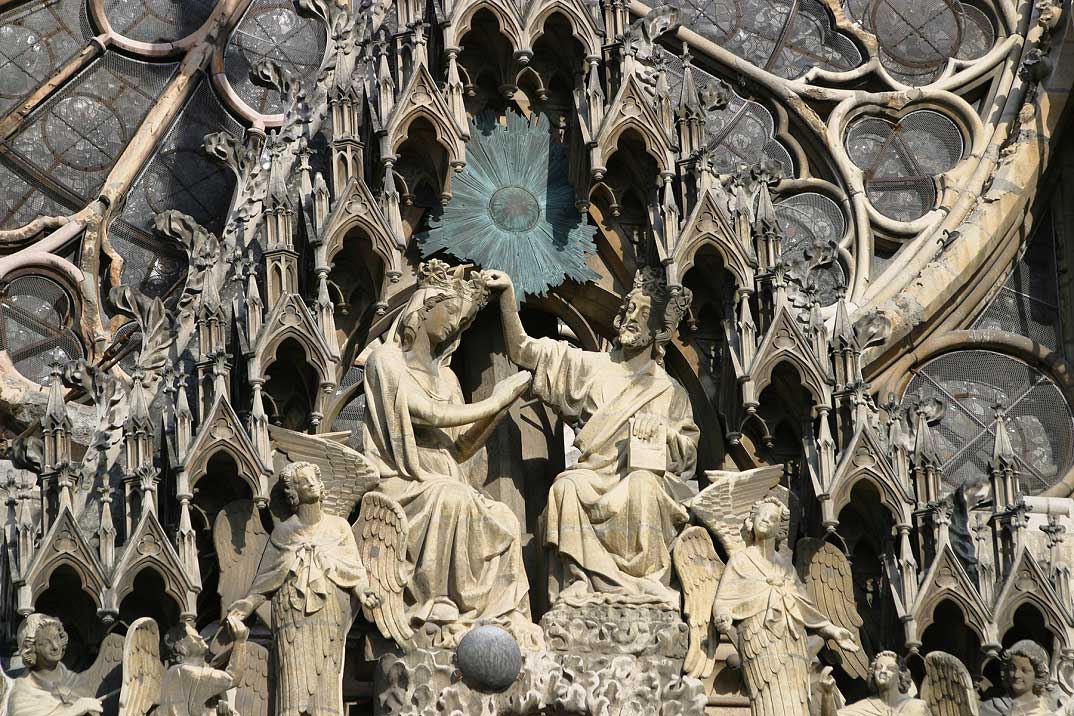 галерея королей реймский собор. статуи реймского собора. шартрский собор. коронование марии реймский собор. реймский собор франция коронация.