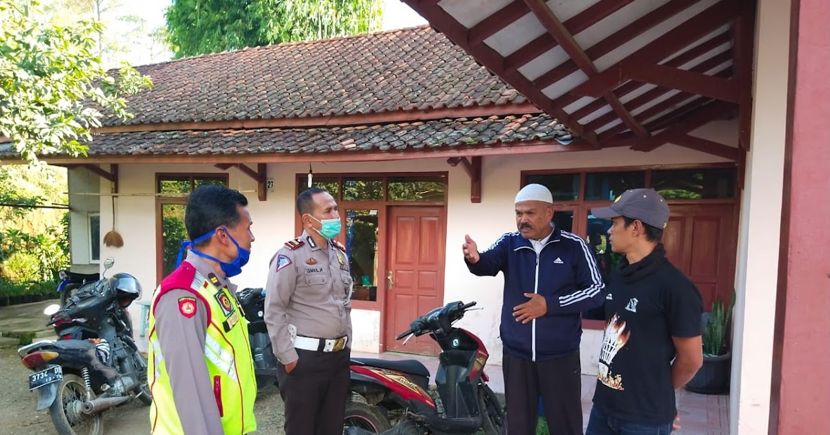 Anggota Polsek Pangalengan Polresta Bandung Sebar Dan Pasang