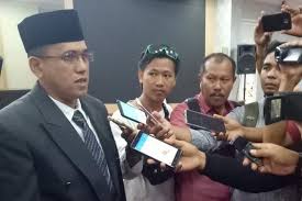 Direktur BUMD PT TBM Janji Akan Menertibkan Sistem Sewa Lapak Jualan Yang Berlapis-Lapis Direktur BUMD PT TBM Janji Akan Menertibkan Sistem Sewa Lapak Jualan Yang Berlapis-Lapis