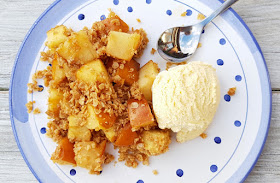 Rezept: Finnische Bratäpfel. Das leckere finnische Gericht schmeckt gut mit Vanilleeis oder Vanillesoße.