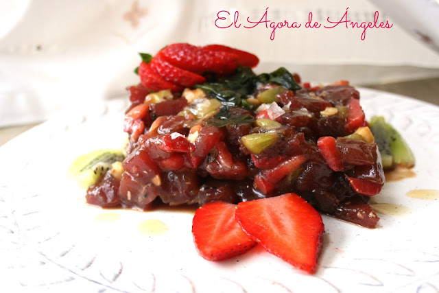 Tartar De Atun Rojo De Almabraba Con Frutas
