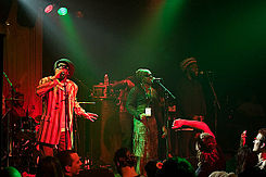 Black Uhuru, es una reconocida banda de la segunda generación del reggae. Originaria de Jamaica, fu