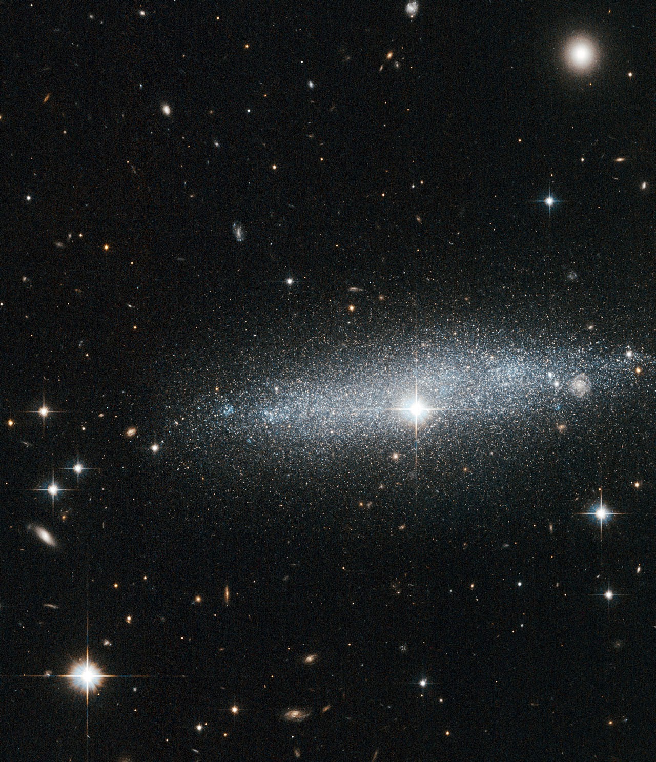 Hubble's Glitter galaxy: The ESO 318-13 galaxy