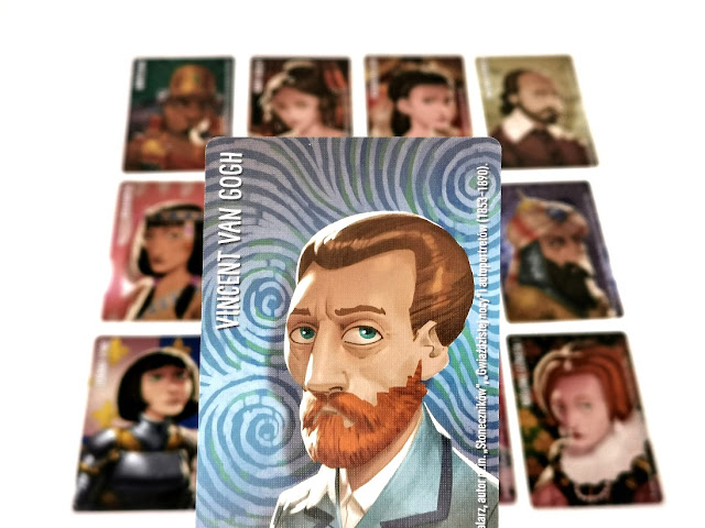 Similo, kooperacyjna gra dedukcyjna, na zdjęciu zbliżenie na kartę z Leonardo Da Vinci