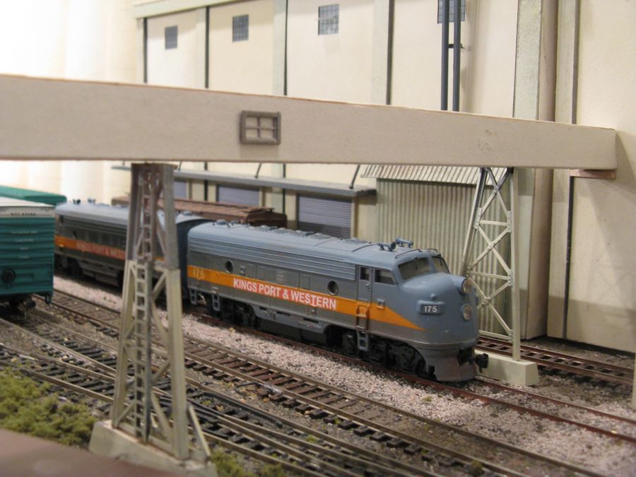 The Kings Port Division HO Scale Model Railroad The KP&W takes cars