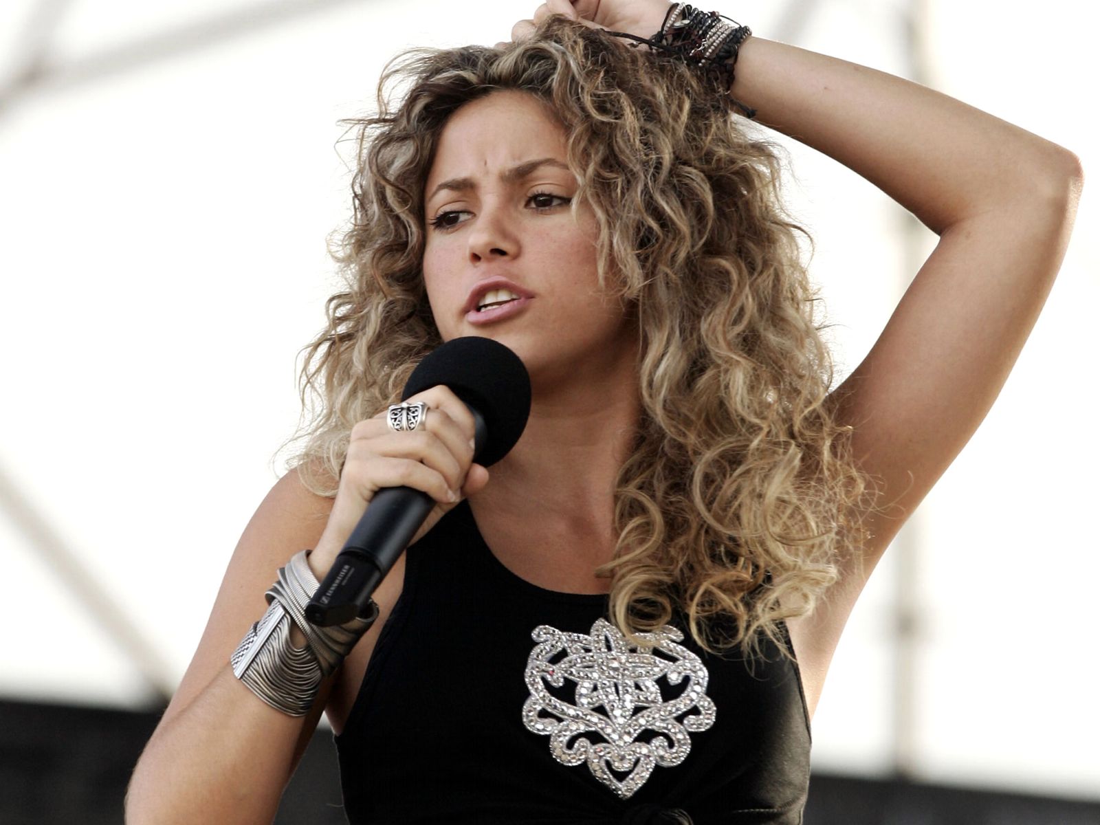 Celebrities Hollywood Vs Bollywod: Colombian singer, songwriter
