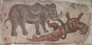 Roma Suriyesi'nden yırtıcı bir hayvana saldıran fil mozaiği.