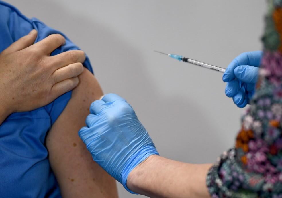 Koronavirüs aşıları bulaştırıcılığın önüne geçebilecek mi?