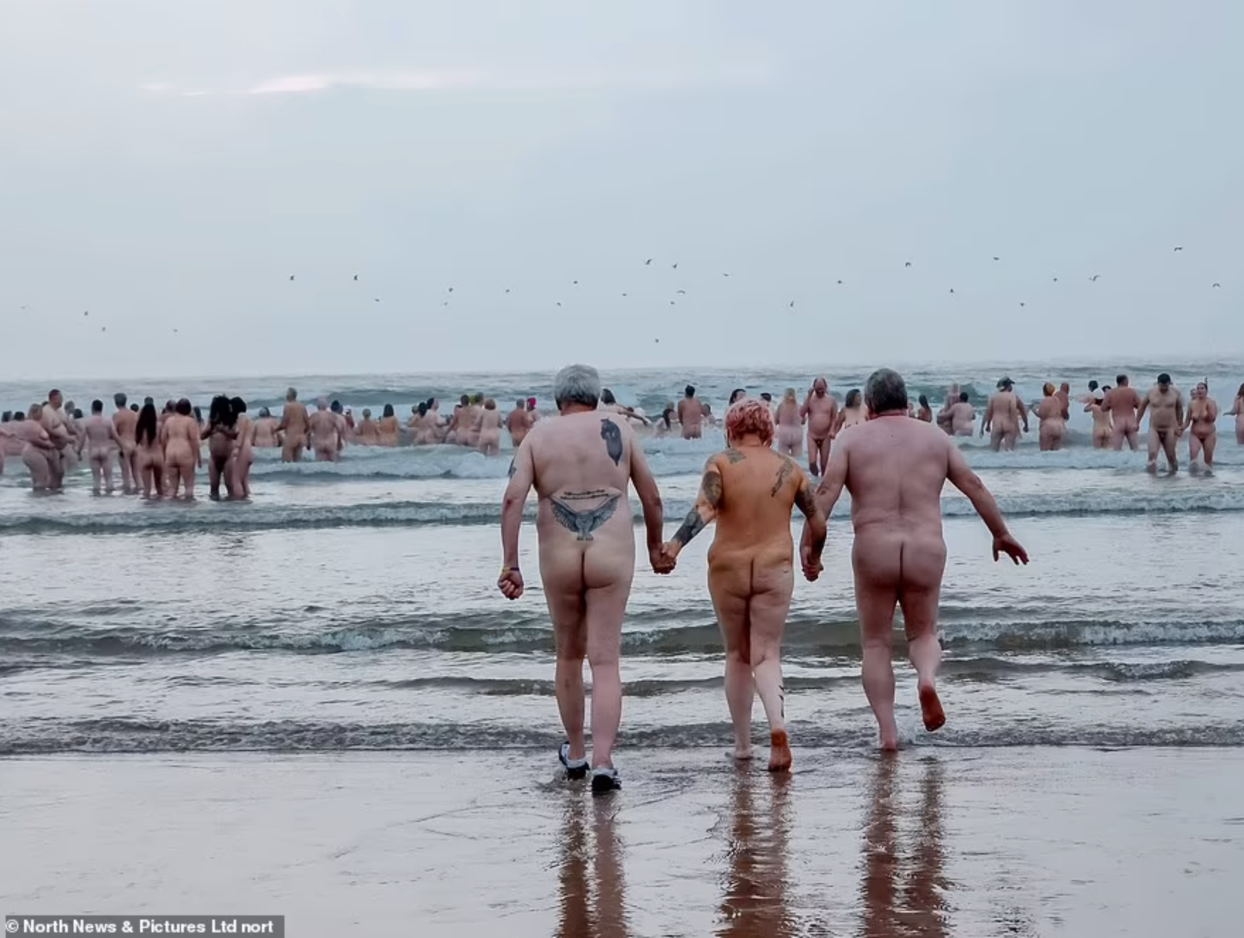 где есть пляжи с голыми людьми фото 96