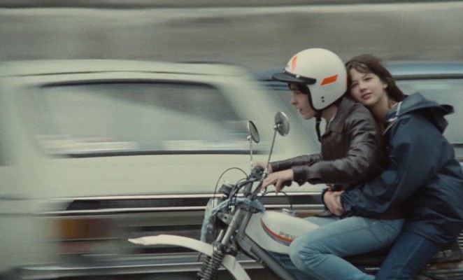 LA BOUM - NO TEMPO DOS NAMORADOS (LEGENDADO/HD-RIP) – 1980 Vlcsnap-2020-12-15-20h22m43s572