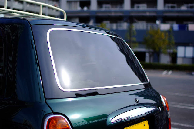 ミラジーノ（L700）のリアウインドウを曲がるメッキモールでオーバル化