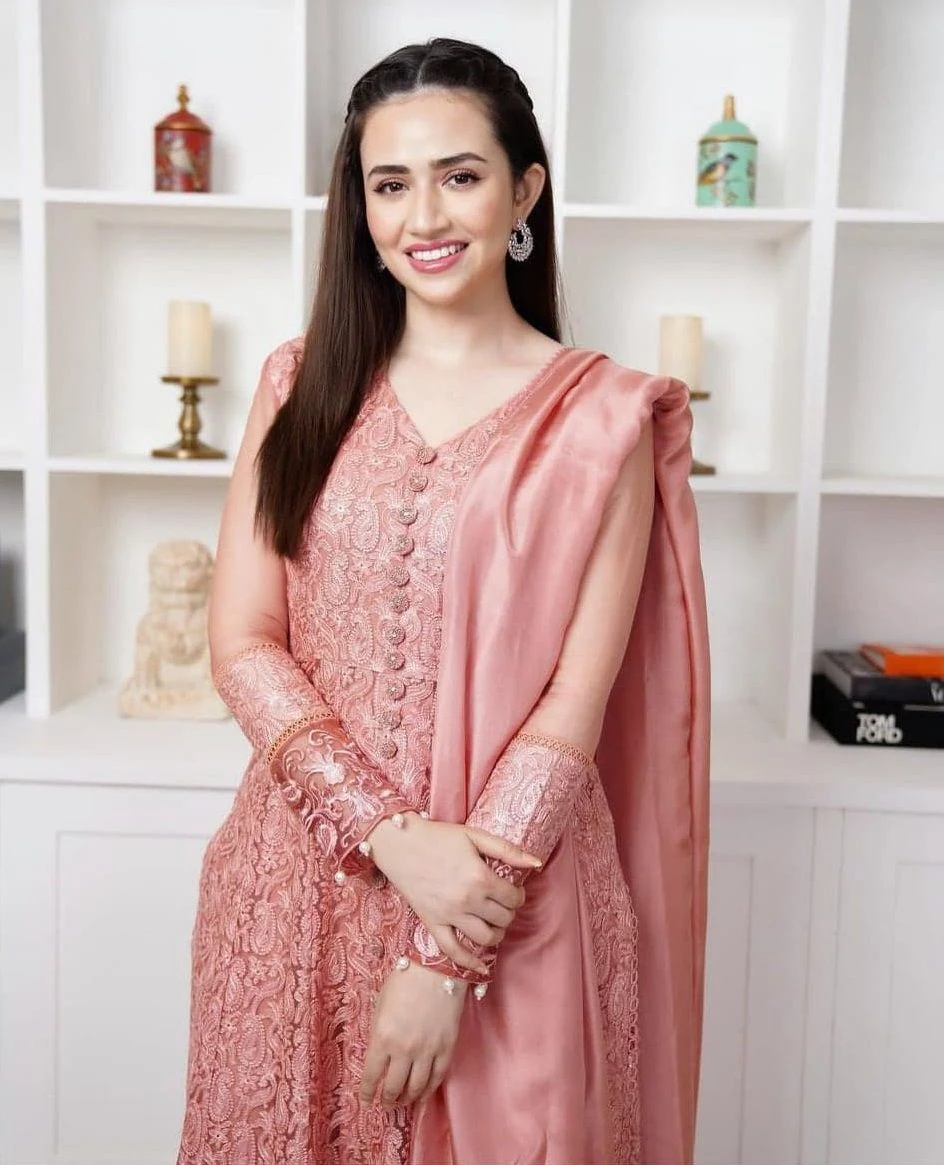 Famous Pakistani Celebrities Dresses from Ramadan Transmissions 2021 Famous Pakistani Celebrities Dresses from Ramadan Transmissions 2021