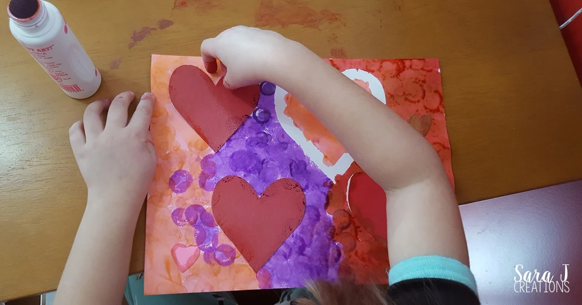 This is an idea for a Valentine's Day heart craft for kids that is so easy yet so so cute and colorful.  