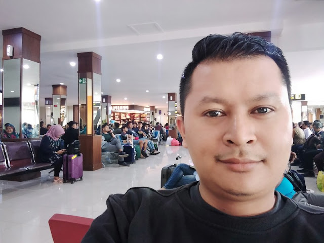 Suasana Ruang Tunggu Bandara Adisutjipto Yogyakarta Pada Penerbangan Saya Pertama Kali Dari Jogja Denianggoleta