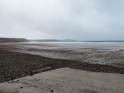 Whitesands Beach com a maré bem baixa no País de Gales