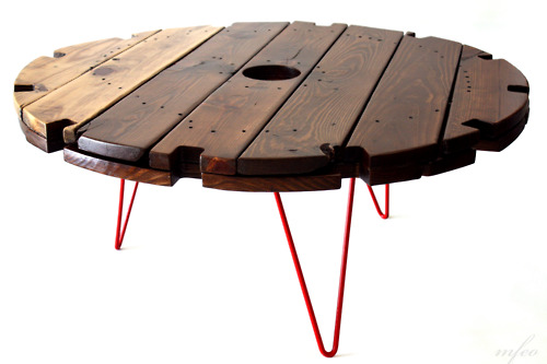 Love this pallet table on hair pin legs - a great farmhouse meets modern style piece