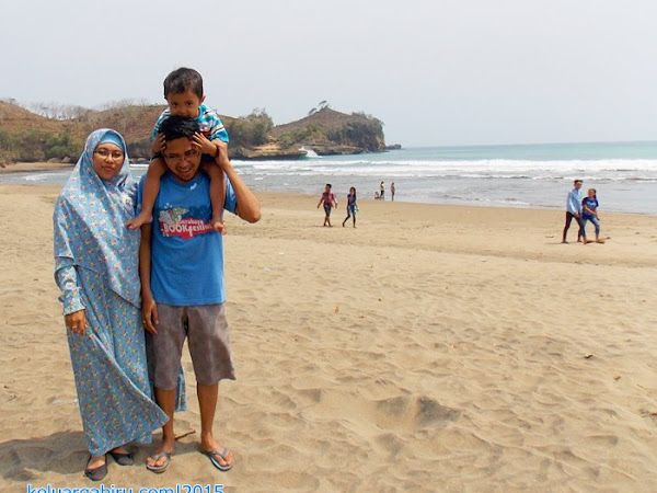 Menempuh Medan Berat Demi Narsis di Pantai Serang yang Berombak Dahsyat