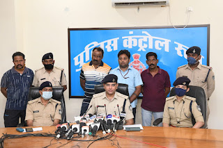 थाना बरेला अंतर्गत मॉ-बेटी की हुई  दोहरी अंधी हत्या का खुलासा श्रम वीर भारत न्यूज़ जबलपुर क्राइम टुडे   प्रेम प्रसंग में बाधा डालने वाली जेठानी एवं भतीजी की देवरानी ने प्रेमी के साथ मिलकर करायी थी हत्या,  आरोपी देवरानी, एवं प्रेमी तथा प्रेमी का 1 साथी गिरफ्तार