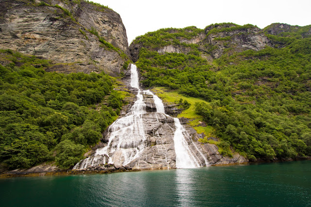 Cascata il velo della sposa-Crociera da Geiranger sul Geirangerfjord