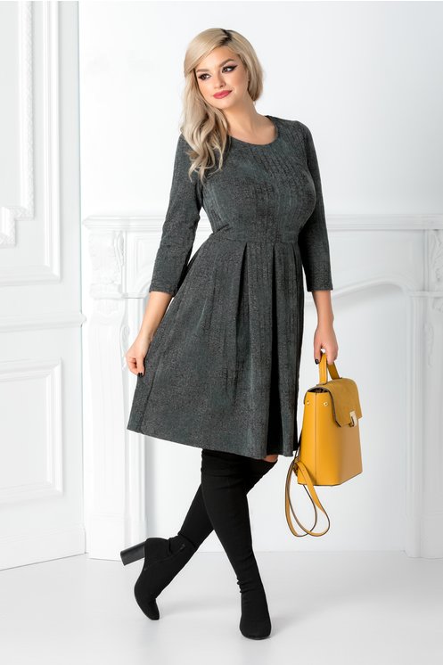 Rochie gri casual Detalii catifelate Croiul clos cu pliuri in talie Maneci trei sferturi Rochie gri casual Detalii catifelate Croiul clos cu pliuri in talie Maneci trei sferturi