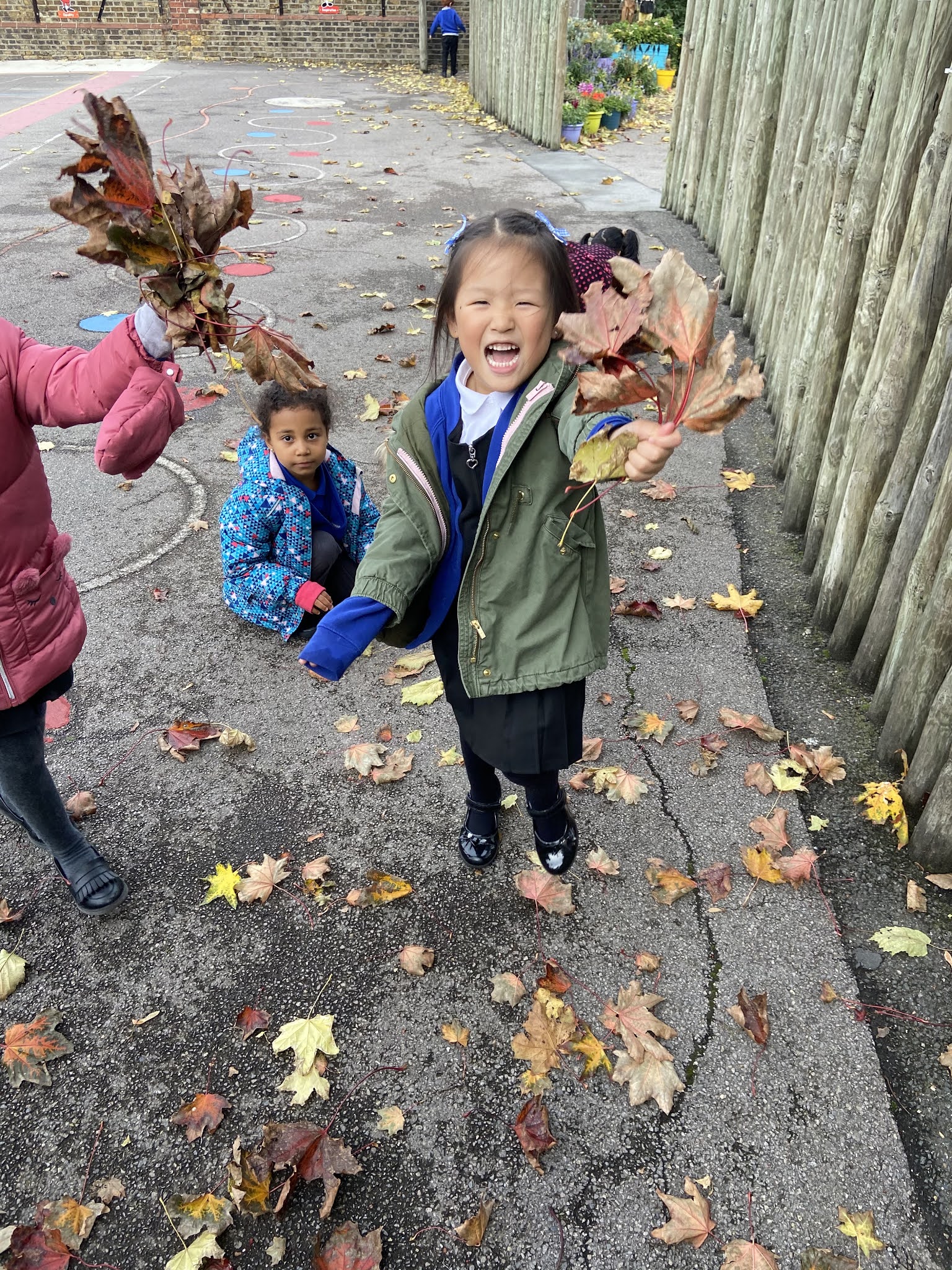 Bannockburn Primary Leaf collecting in Pear Class