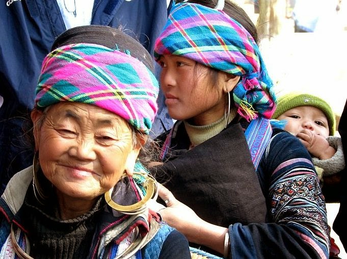 http://commons.wikimedia.org/wiki/File:Black_H%27mong_family_%E2%80%93_Grandmother,_mother,_grandson-_Sapa_Vietnam.JPG