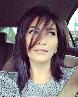 Foto Selfie Natasha Dewanti didalam Mobil Foto Selfie Natasha Dewanti didalam Mobil