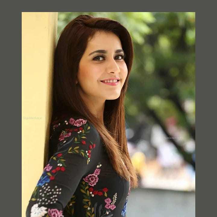 50+ Rashi Khanna New Hot And Sexy Photo Collections
