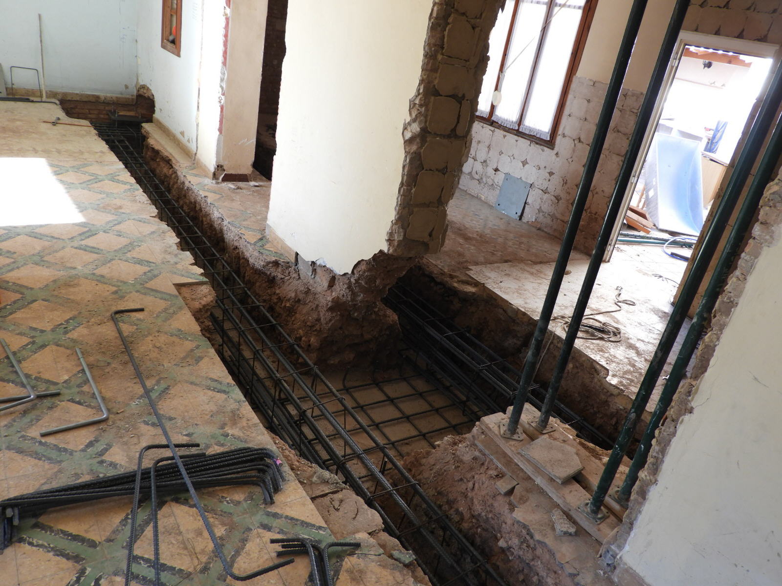 Bosco Hurtado, arquitecto: Demolición de muro de carga