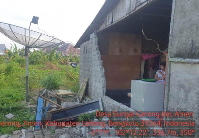rumah rusak akibat gempa bengkulu