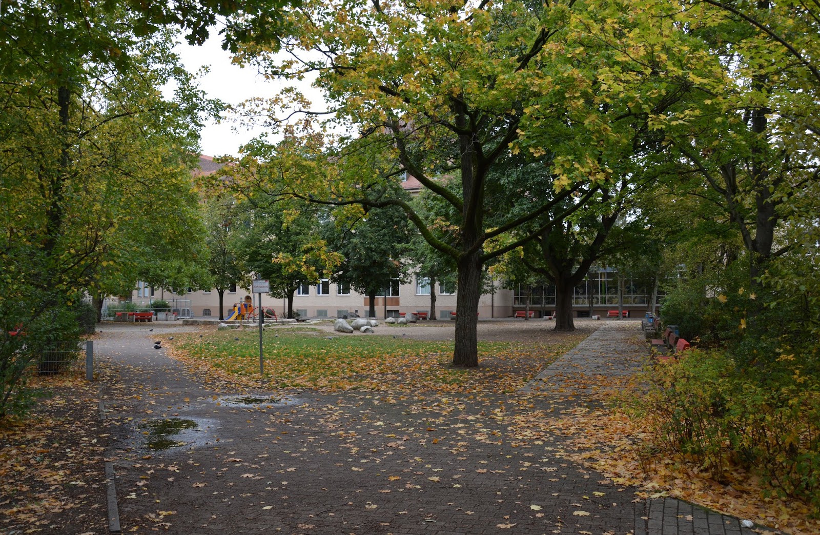 Nürnberginfo: Herschelplatz mit Mittelschule