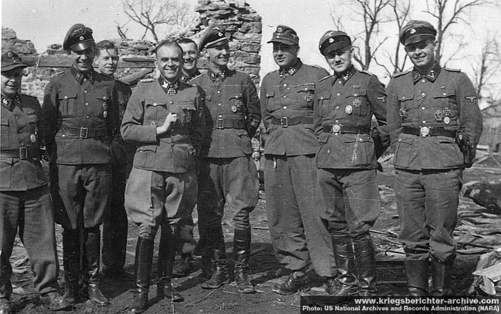 NASIONAL SOSIALIS INDONESIA: SS-Obersturmbannführer der Reserve Carl ...