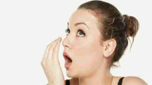6 نصائح للتخلص من رائحة الفم الكريهة