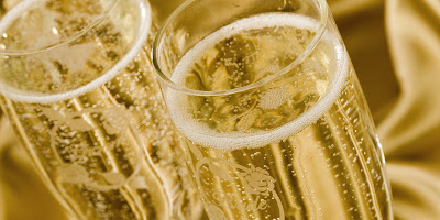 Two glasses of bubbly wine