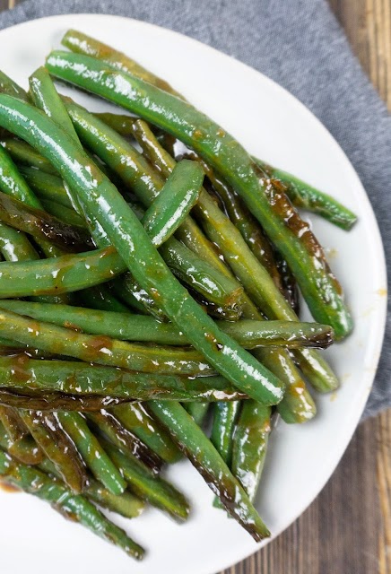 green beans on a white plate.