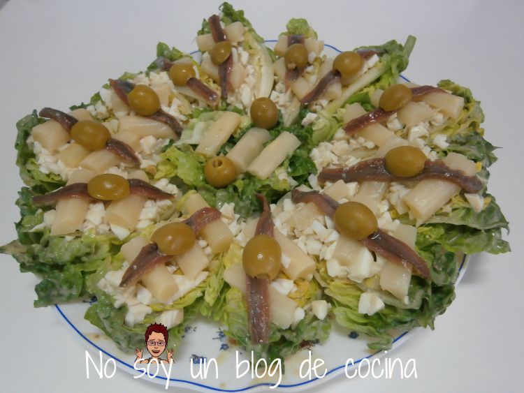 ENSALADA DE COGOLLOS CON SALSA DE ANCHOAS