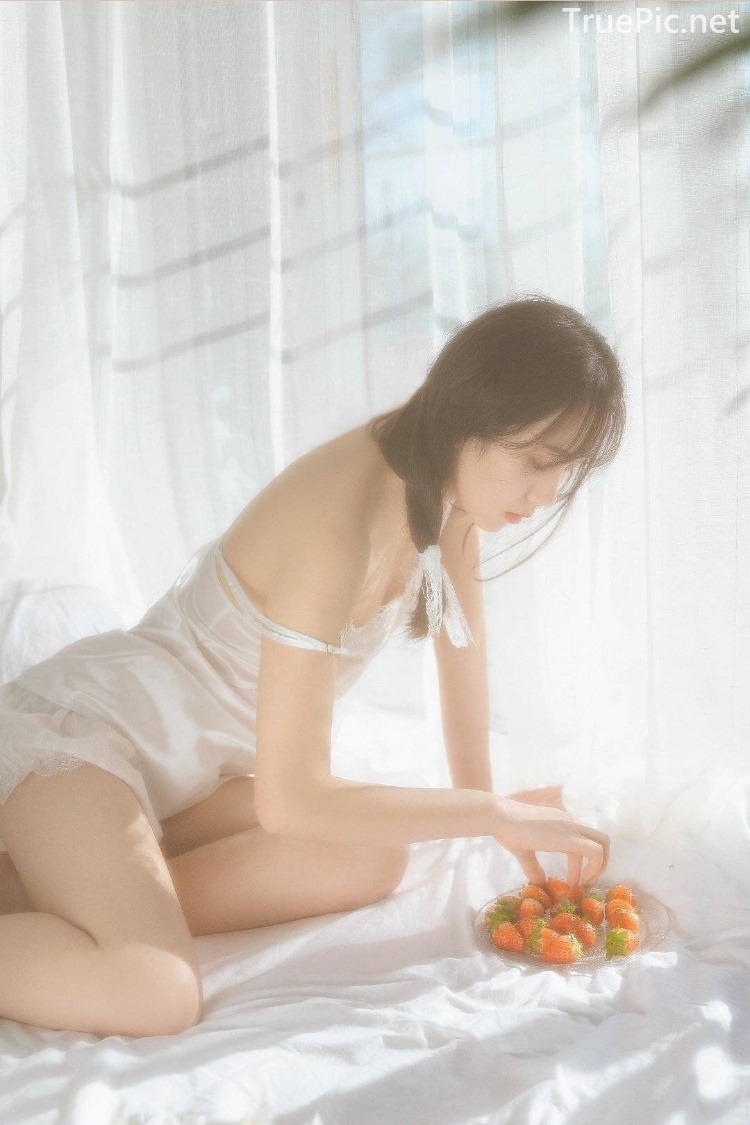 Chinese hot model - The strawberry girl in the dream - Picture 33