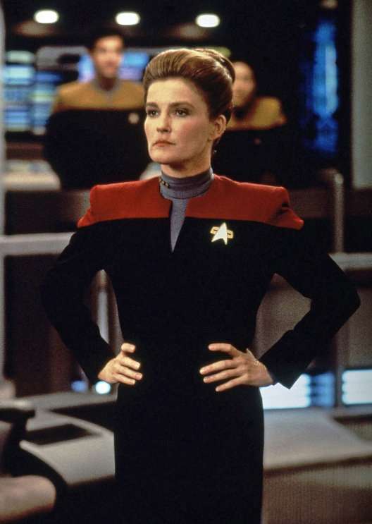 11 Astonishing Facts About Captain Janeway S Voyager Costume