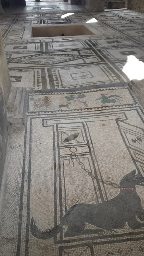 suelo-mosaicos-antigua-casa-pompeya-escapada-costa-amalfitana