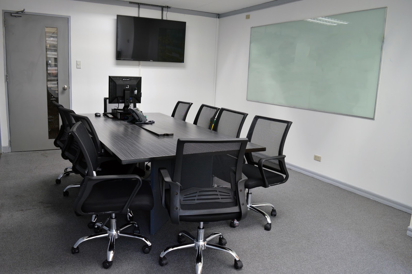 Outsourcing Customer And Call Center Services CONFERENCE ROOM