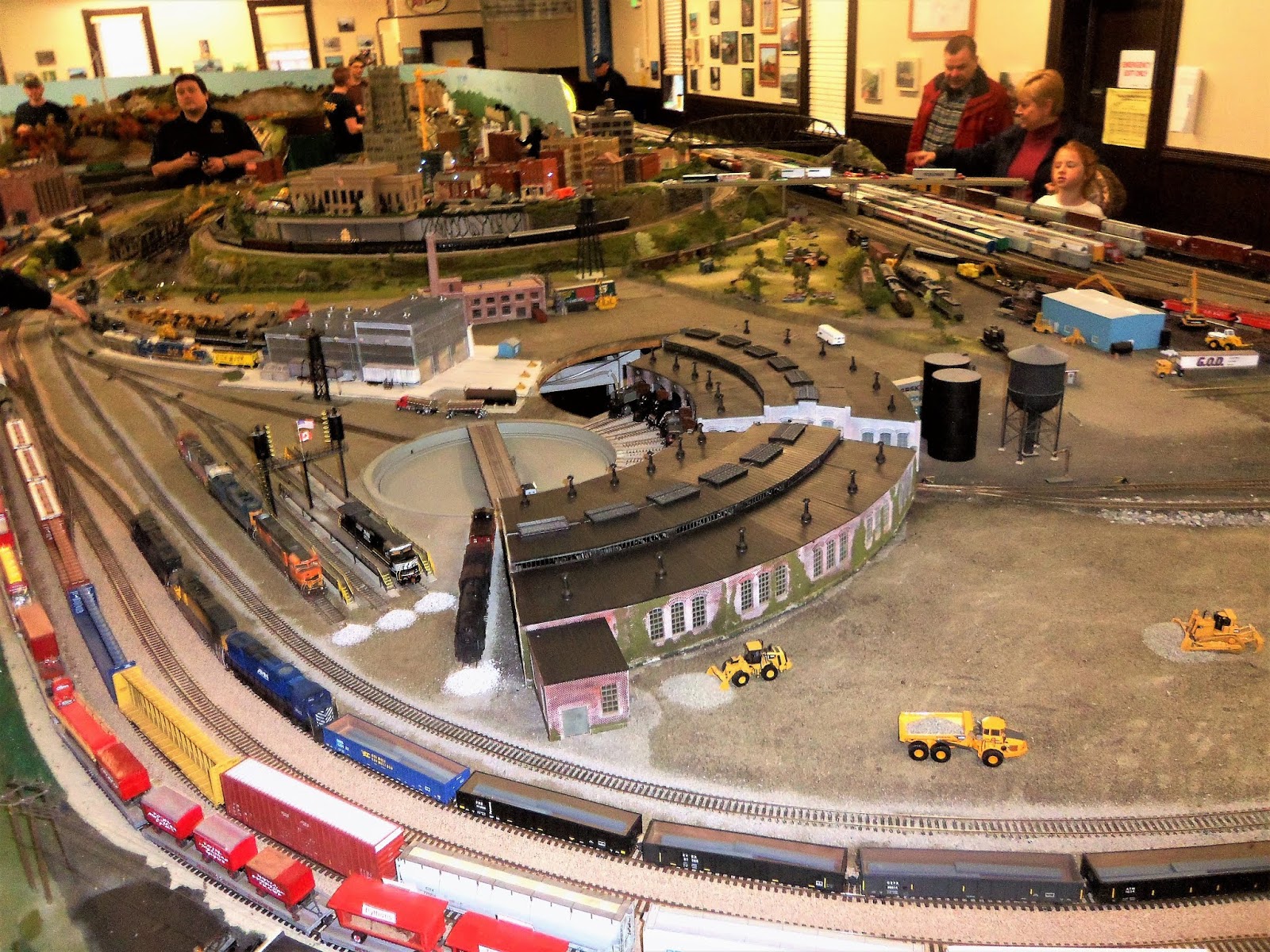 DEBBIEDABBLE BLOG Hudson Model Railroad Club Train Display, 2019