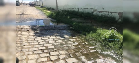 Esgoto a céu aberto na Maternidade Peregrino Filho