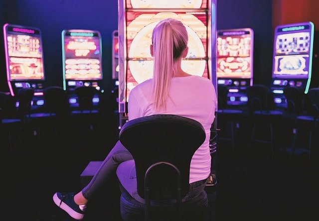 gender behavior differences men women gamblers